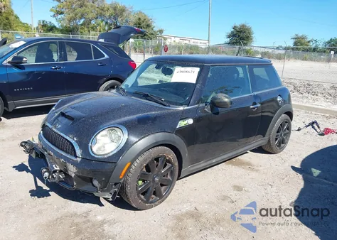 2010 Mini Cooper S из США, поврежденный, VIN WMWMF7C53ATX43586